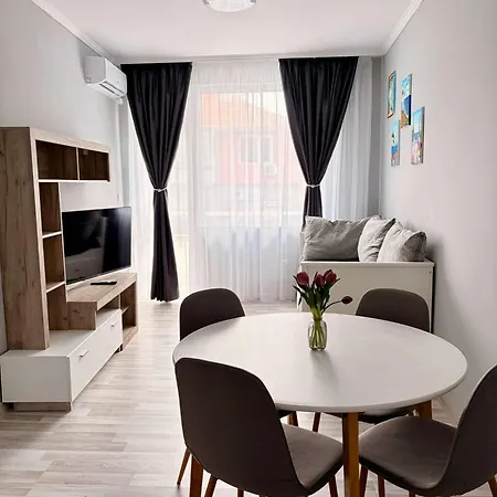 Apartman La Luna - Cozy Seaside In By Flat Mаnager